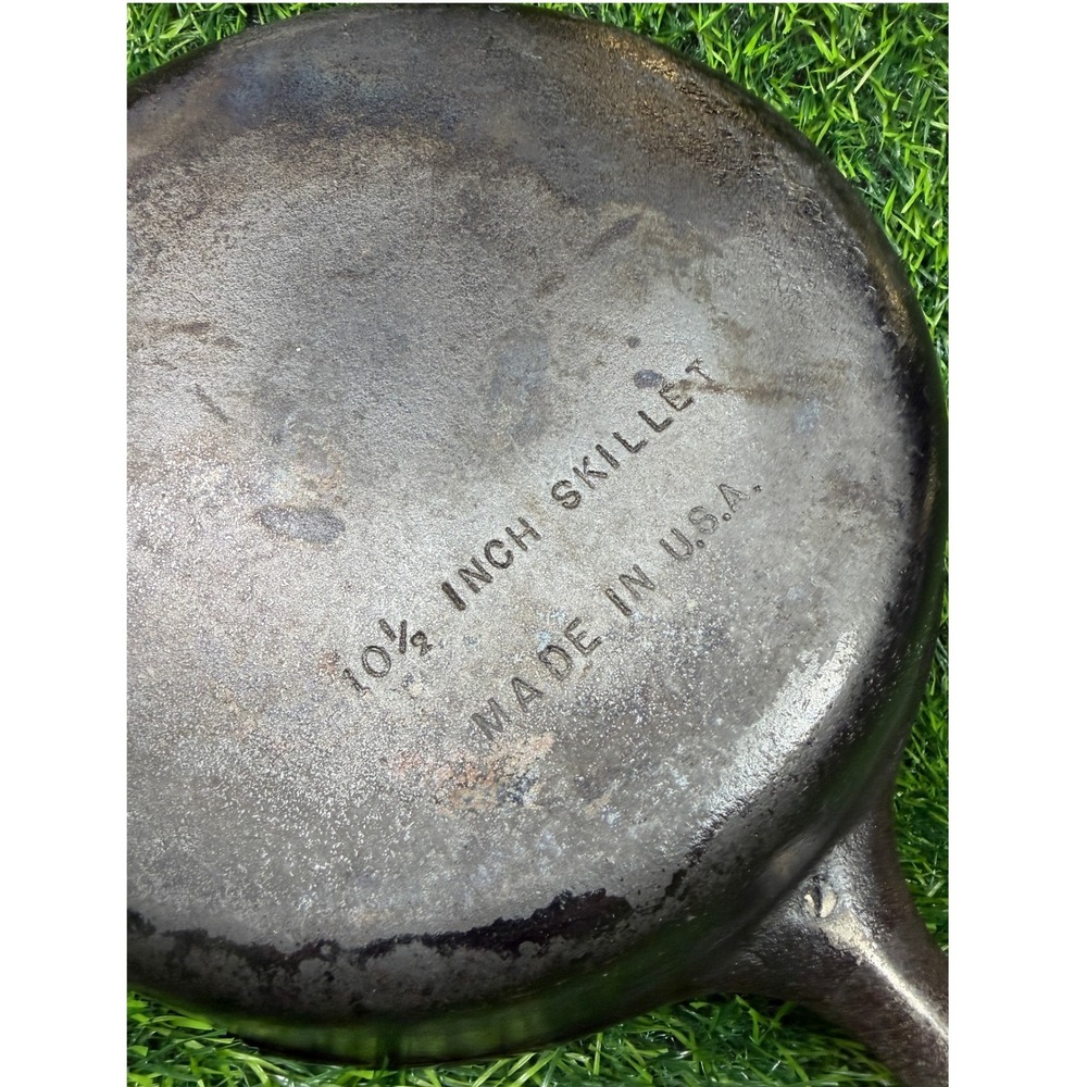 Vintage Unmarked Wagner Cast Iron‎ Skillet Unisex 10.5 Inch Black Made in USA